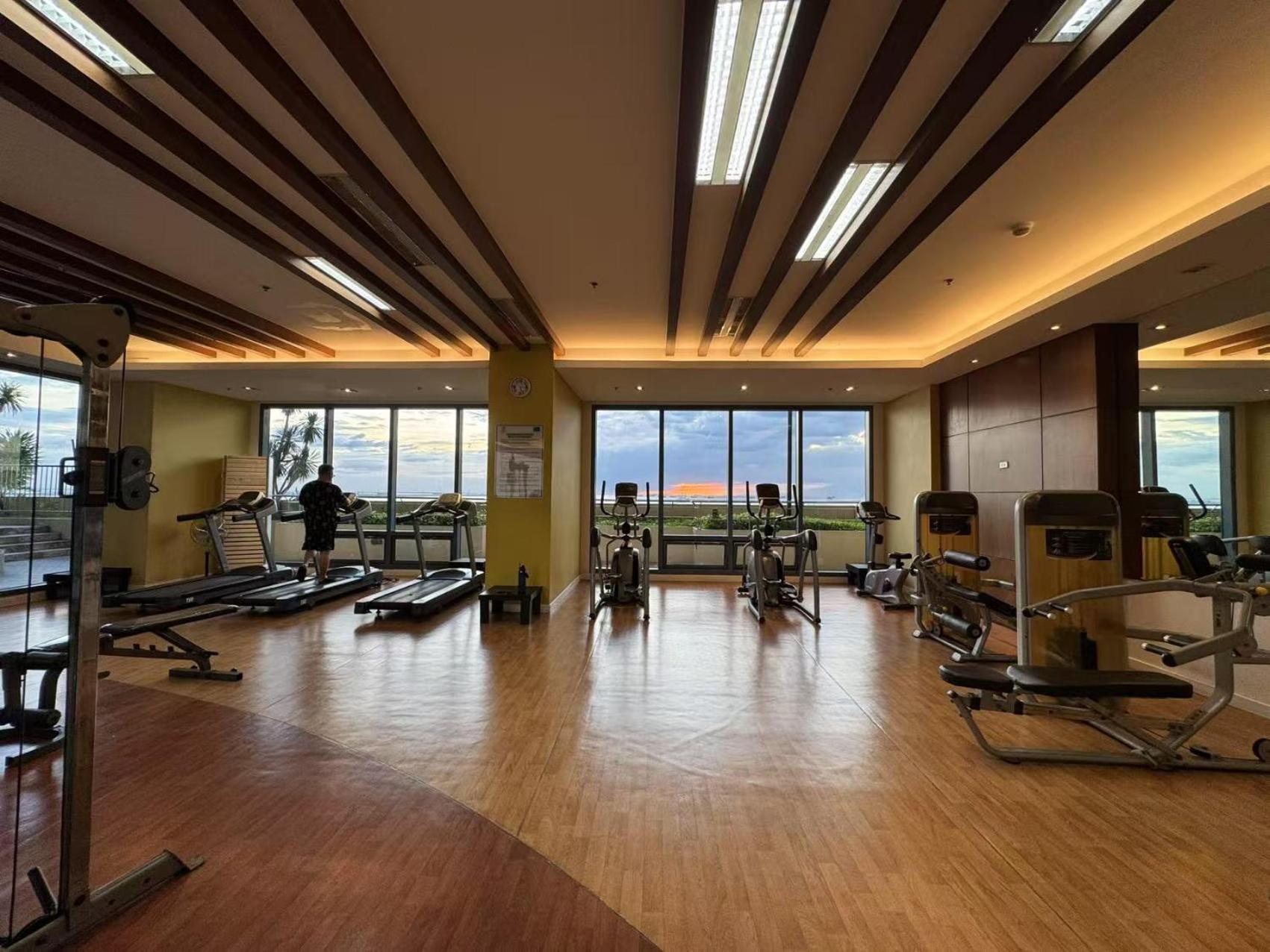 Sunset House Roxas Bay Appartement Manilla Buitenkant foto
